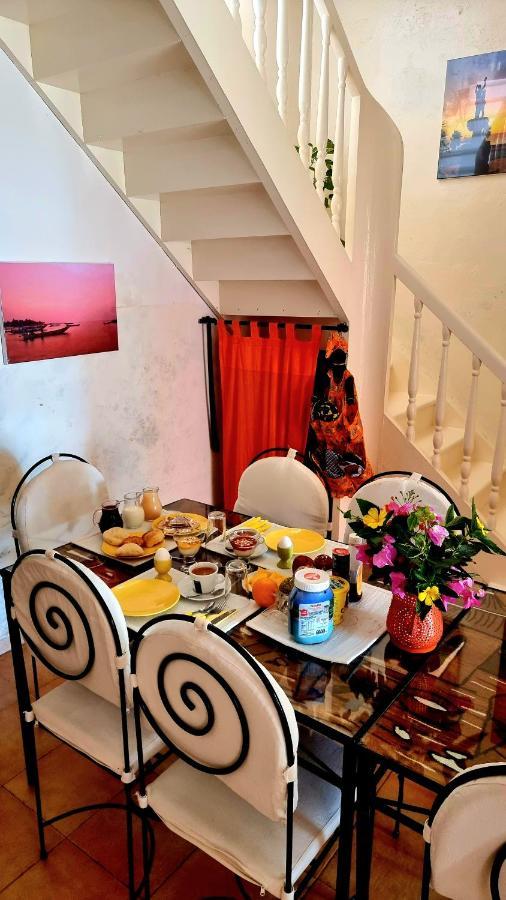 Bed and Breakfast Chez Coumbis Gorée Exterior foto